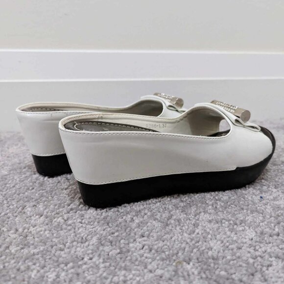 Black and White Wedges - Picture 3 of 6